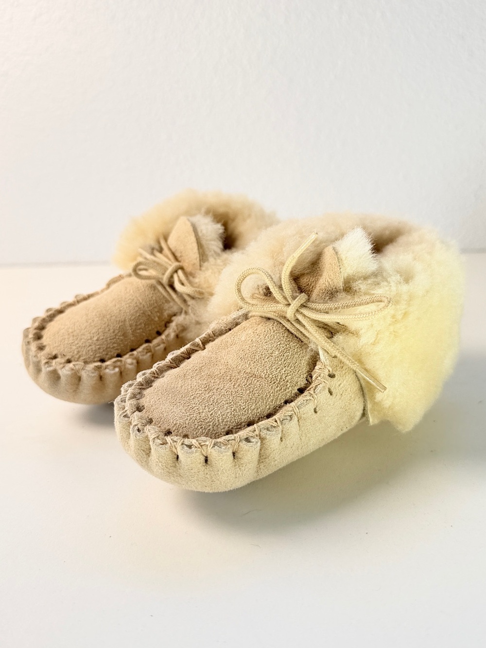 Handmade Sheepskin Moccasin Slippers Kids Size 8 - 9 Cream shearling Lined Cozy